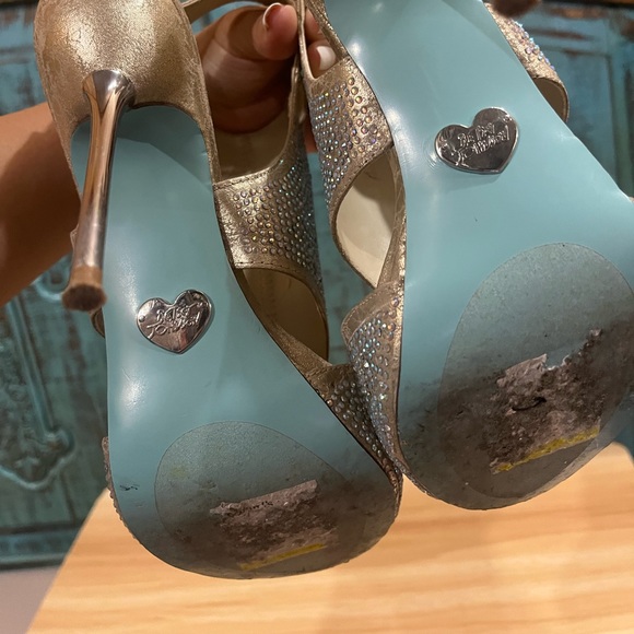 High Heels - Picture 7 of 10